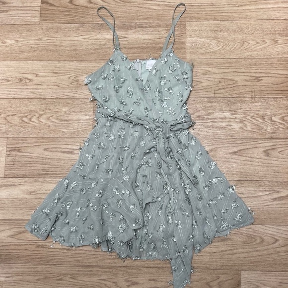 🥒 Selfie Leslie Florence Avenue Ruffle Wrap Mini Party Dress Sage Olive Green XS - Picture 3 of 11